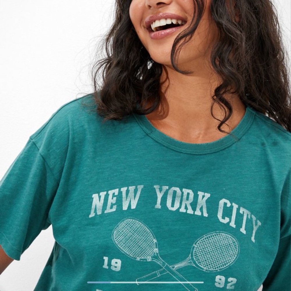 NWT AE Graphic T-Shirt